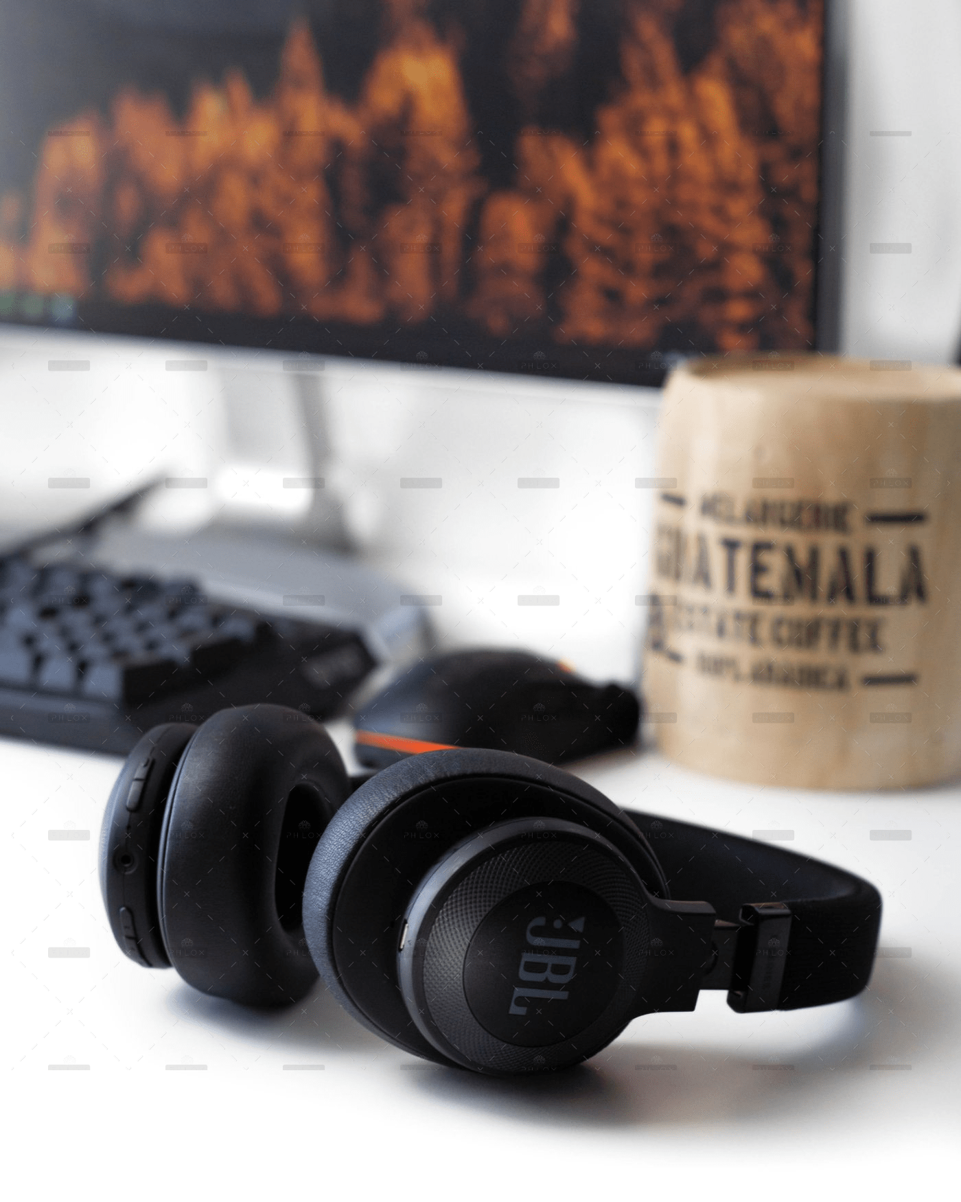 Three AI experts on how access to ChatGPT-style Niclas Illg Z13hWoxio Unsplash